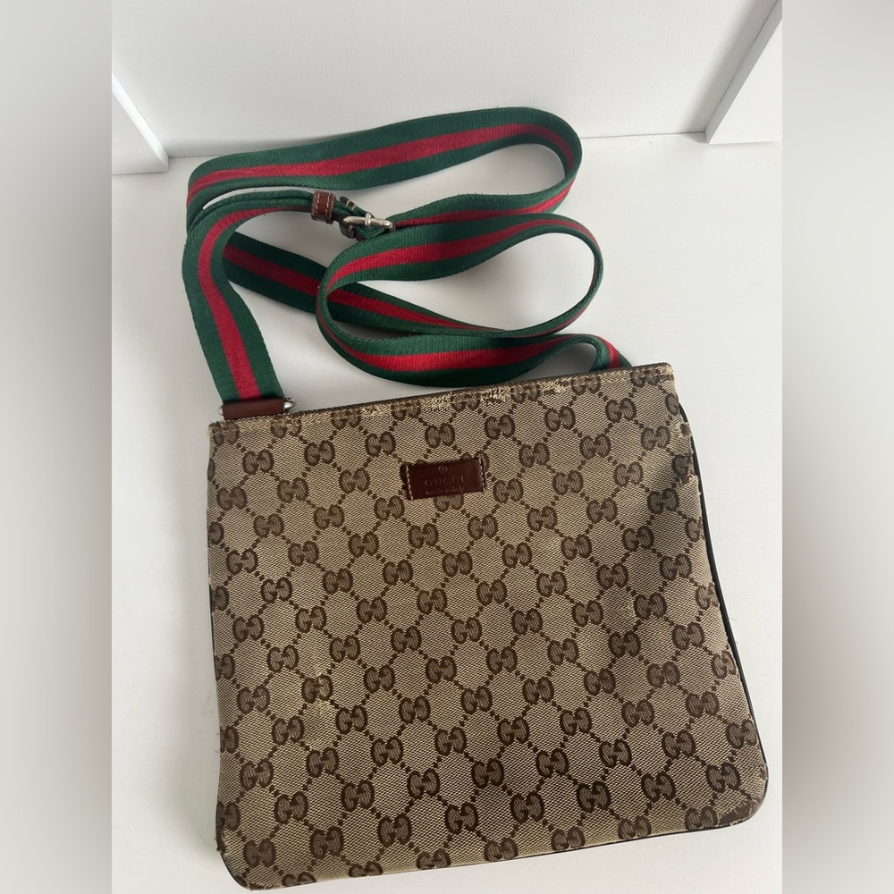 Gucci mare in Italy 🇮🇹 Vintage- crossbody messenger -monogram-adjustable